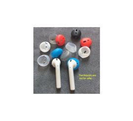 Un paio di cover antiscivolo per AirPods e EarPods, trasparenti.