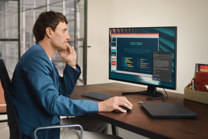Werken achter een monitor